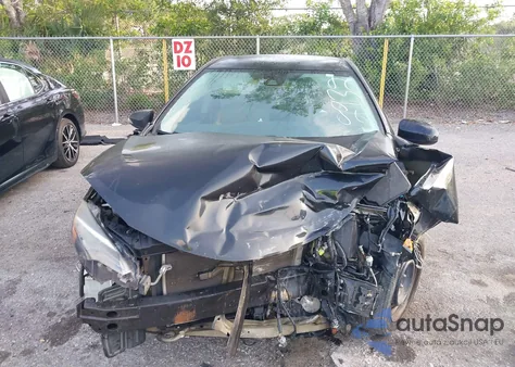 2018 Toyota Corolla Le z USA, uszkodzony, nr VIN 5YFBURHE5JP792932